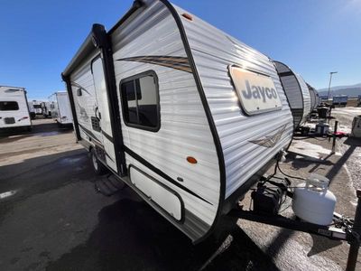 2020 Jayco Jay Flight — front three-quarter view