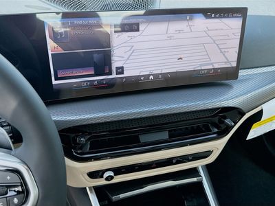 2026 BMW 3 Series — photo 10 view