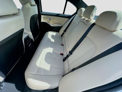 2026 BMW 3 Series — photo 18 view