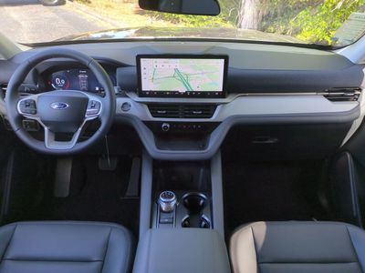 2026 Ford Explorer — photo 17 view