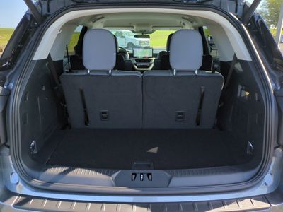 2026 Ford Explorer — photo 13 view