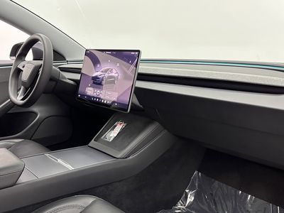 2025 Tesla Model 3 - Photo 32