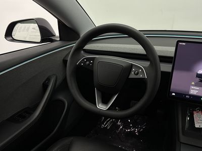 2025 Tesla Model 3 - Photo 24