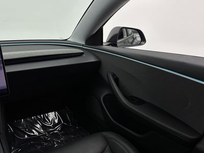 2025 Tesla Model 3 - Photo 26