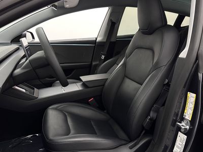 2025 Tesla Model 3 - Photo 12
