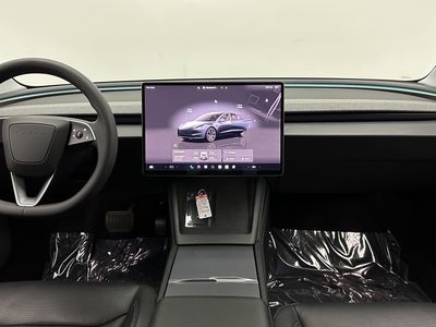 2025 Tesla Model 3 - Photo 25