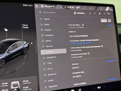 2025 Tesla Model 3 - Photo 15