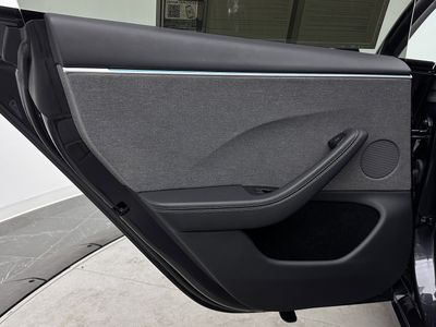 2025 Tesla Model 3 - Photo 21