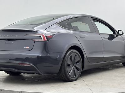 2025 Tesla Model 3 - Photo 7