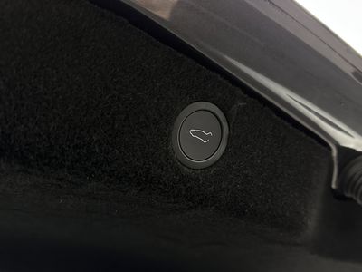 2025 Tesla Model 3 - Photo 28