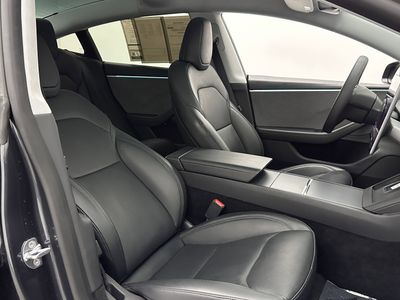 2025 Tesla Model 3 - Photo 33