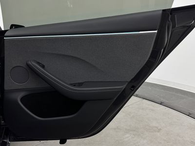 2025 Tesla Model 3 - Photo 29