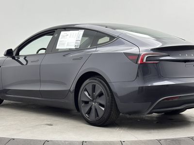 2025 Tesla Model 3 - Photo 5