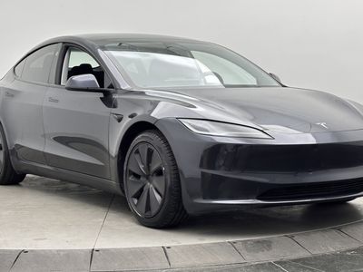 2025 Tesla Model 3 - Photo 3