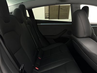 2025 Tesla Model 3 - Photo 30
