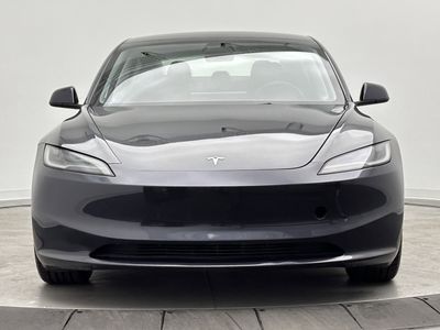 2025 Tesla Model 3 - Photo 2