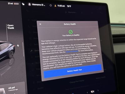 2025 Tesla Model 3 - Photo 14