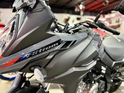 2024 Suzuki V-Strom 650 — detail view
