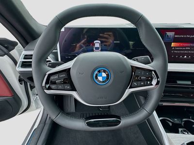 2026 BMW i4 — photo 8 view