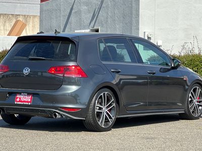 2017 Volkswagen Golf GTI - Photo 2