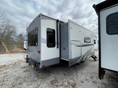 2018 Highland Ridge Open Range Light — photo 8 view