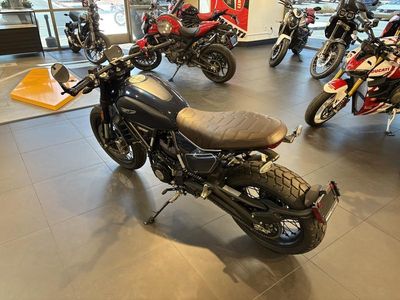 2025 Ducati Scrambler Nightshift — interior view