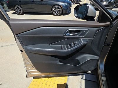2023 Nissan Rogue — photo 11 view