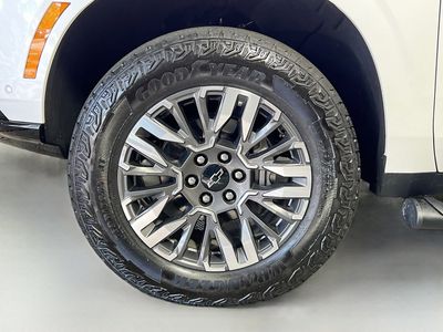 2025 Chevrolet Suburban — photo 11 view
