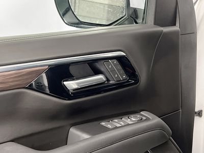 2025 Chevrolet Suburban — photo 14 view
