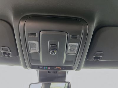 2025 Chevrolet Suburban — photo 18 view