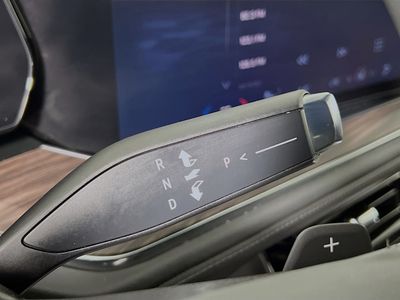 2025 Chevrolet Suburban — photo 21 view