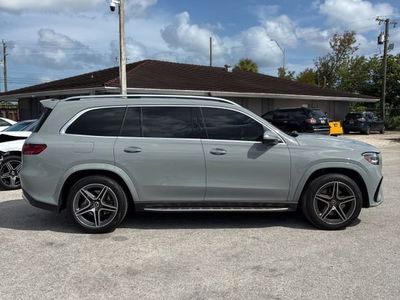 2025 Mercedes-Benz GLS — photo 10 view