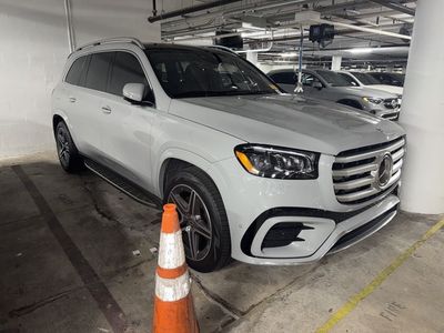 2025 Mercedes-Benz GLS 450 in MANUFAKTUR Alpine Gray — front three-quarter view