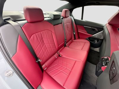 2026 BMW i5 - Photo 22