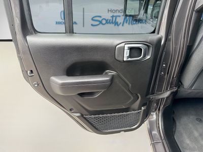2024 Jeep Wrangler — photo 25 view