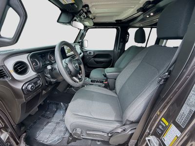 2024 Jeep Wrangler — photo 18 view