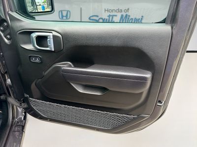 2024 Jeep Wrangler — photo 33 view