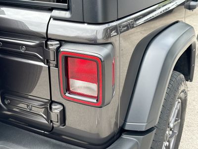 2024 Jeep Wrangler — photo 27 view