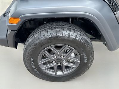 2024 Jeep Wrangler — photo 36 view