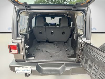 2024 Jeep Wrangler — photo 26 view