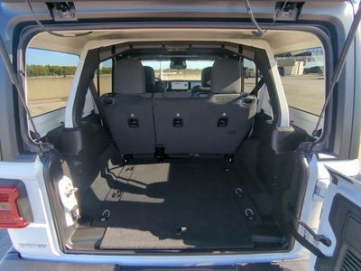 2026 Jeep Wrangler - Photo 14