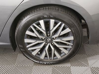 2025 Nissan Altima — photo 10 view