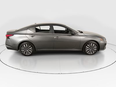 2025 Nissan Altima — photo 8 view