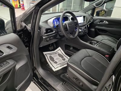 2026 Chrysler Pacifica — photo 15 view