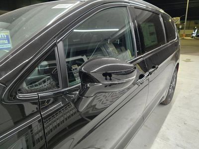 2026 Chrysler Pacifica — photo 10 view