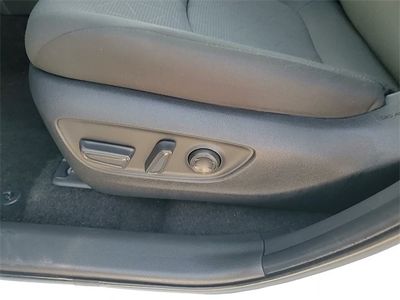 2025 Toyota RAV4 Hybrid - Photo 13