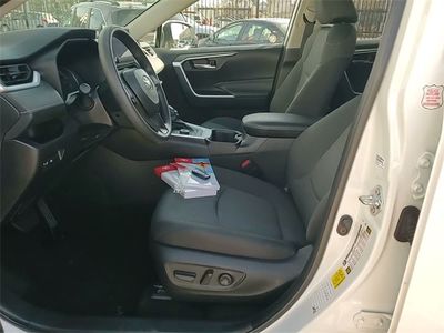 2025 Toyota RAV4 Hybrid - Photo 12