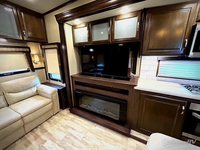 2019 Grand Design Solitude — photo 15 view
