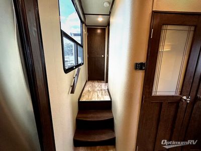 2019 Grand Design Solitude — photo 7 view