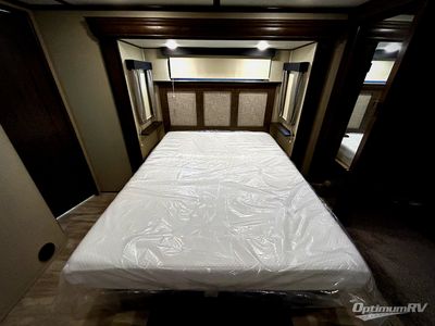 2019 Grand Design Solitude — photo 9 view